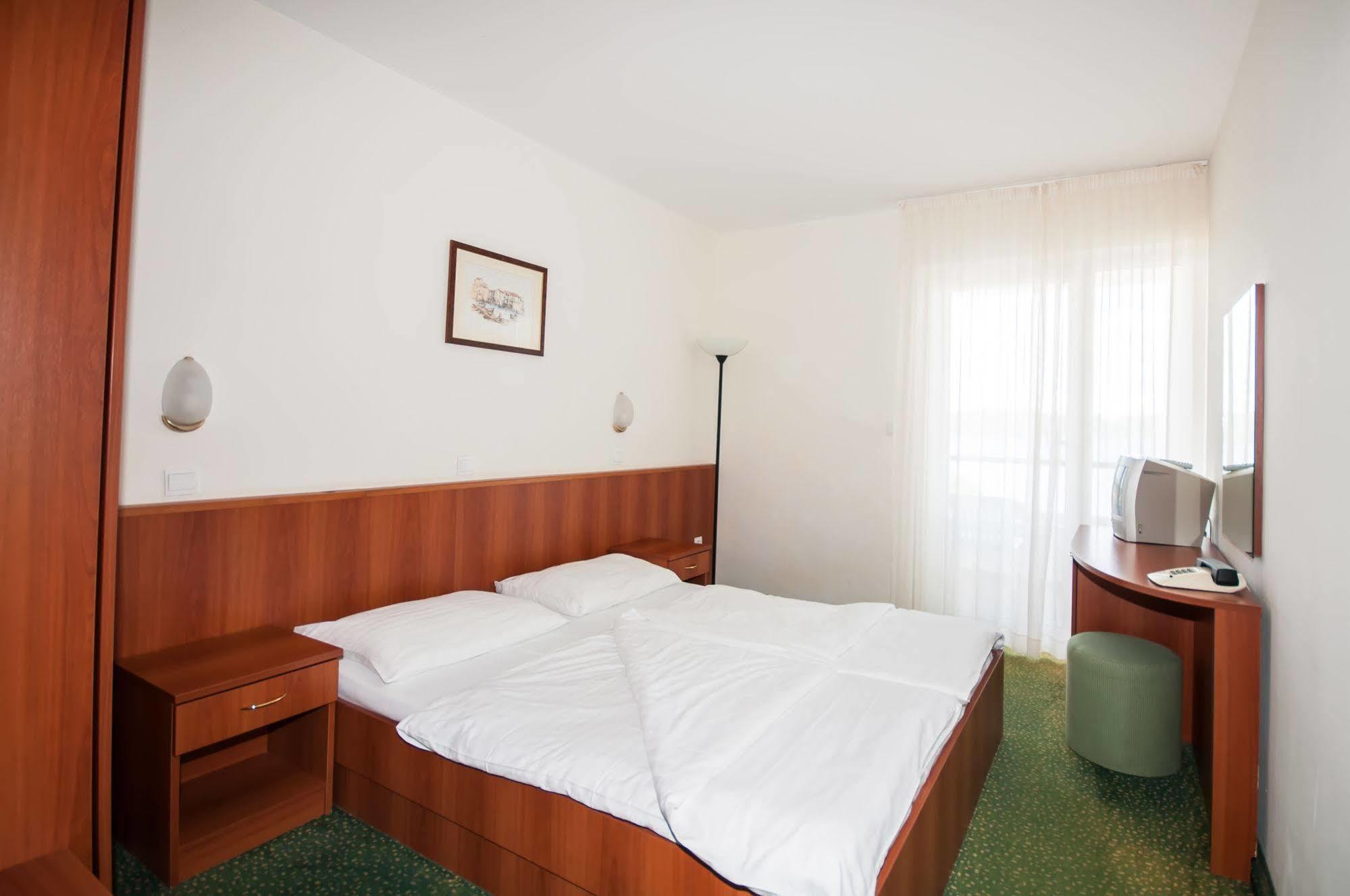 Hotel Lavanda Bozava Exterior photo